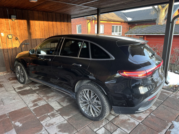 mercedes-benz-eqc400-big-2